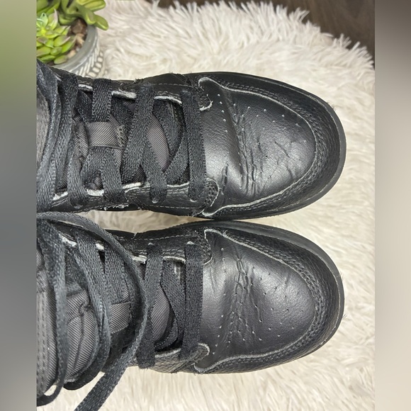 Nike Air Jordan 1 Retro Black Sneakers 🖤 - Picture 7 of 10